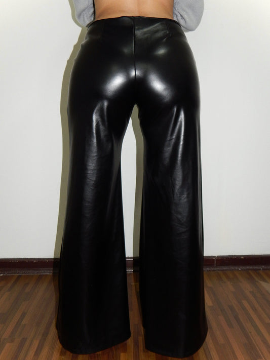 Sassy Pants Negro Cuerina